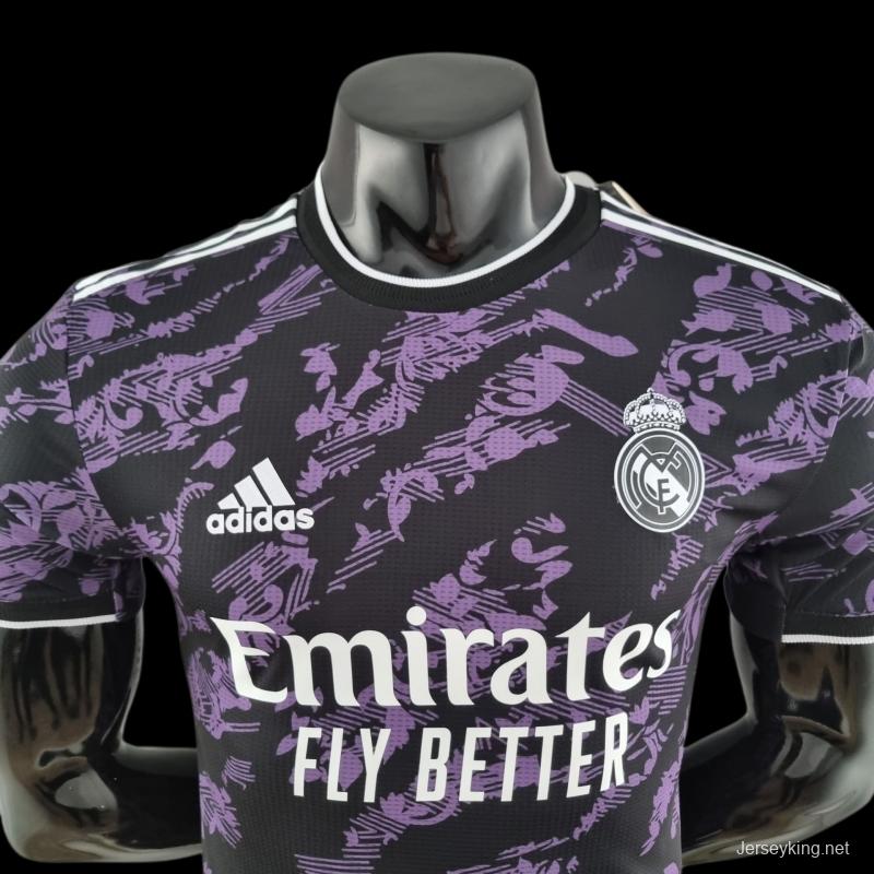 Player Version 22/23 Real Madrid Classic Edition