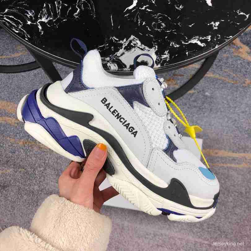 Men/Women Balenciaga Triple S Sneaker Grey