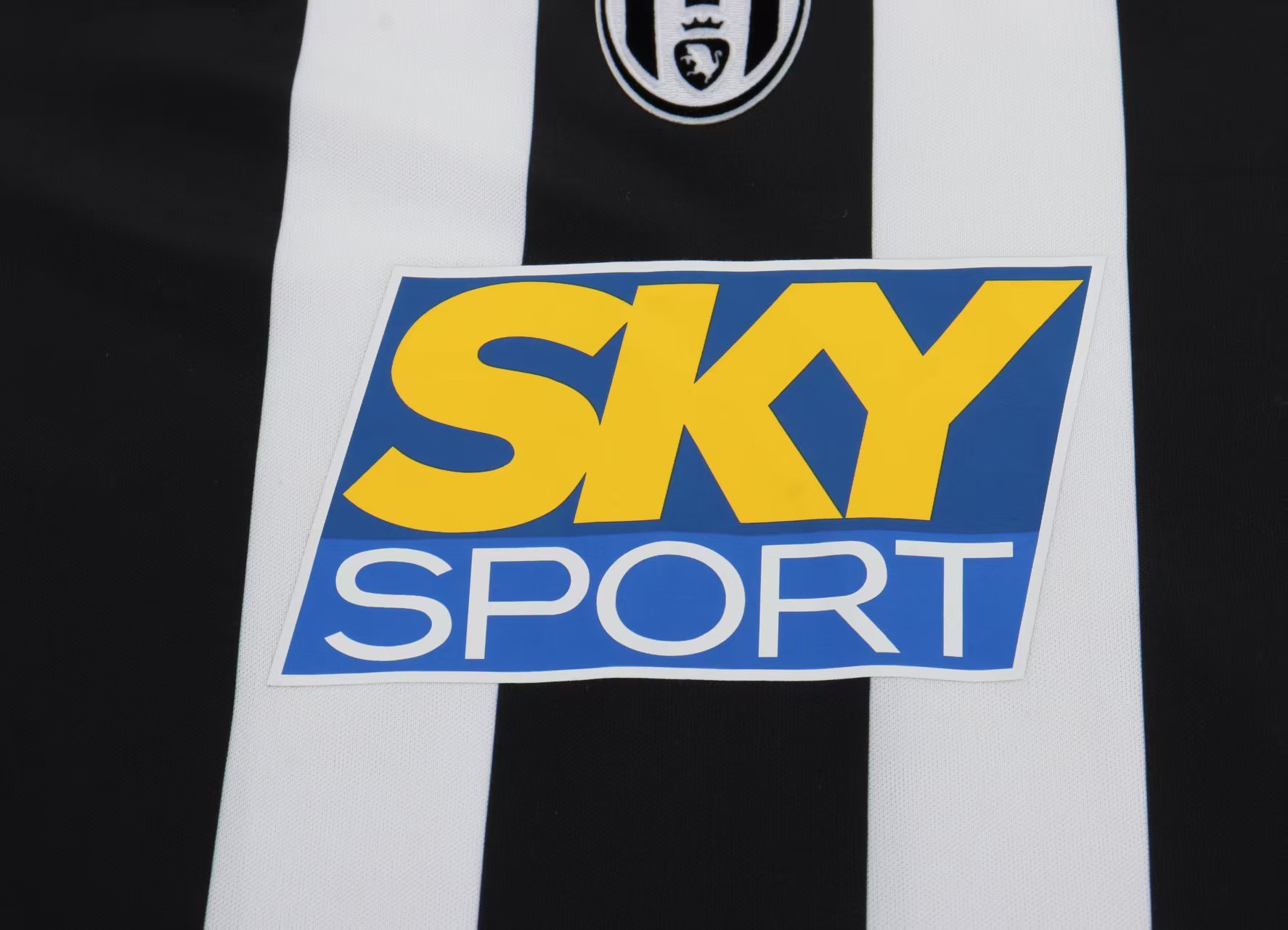 Retro Kids 04/05 Juventus Home Jersey