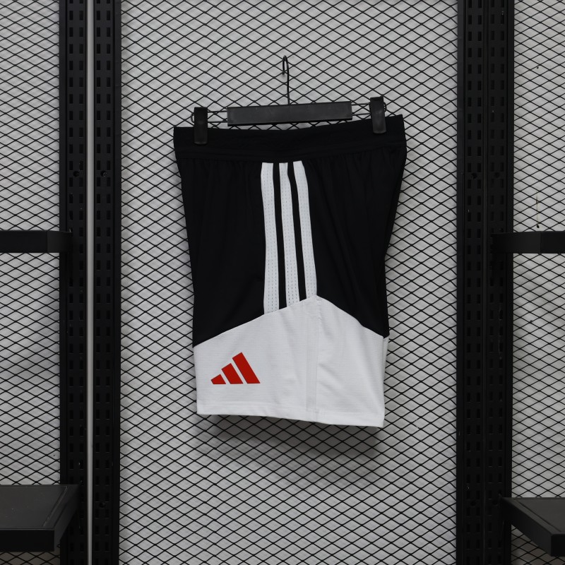 Player Version 26/27 Liverpool Black Shorts with Pockets